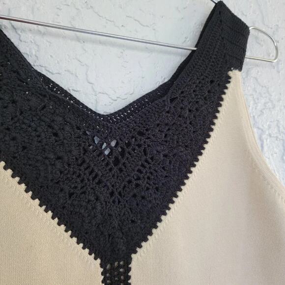 Per Se by Carlisle Sleeveless Blouse Beige Black Crochet Trim Women Size M - Picture 3 of 12